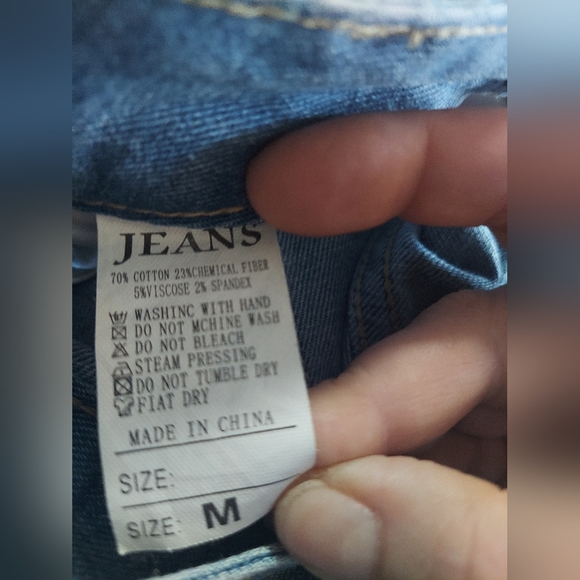 Juniors size medium. Wide leg pants with heart graphic on the front. - Picture 3 of 3